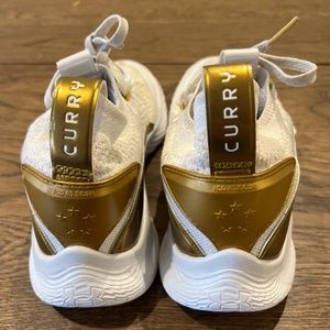 Steph Curry Under Armour kids size 4y shoes/basketball shoes